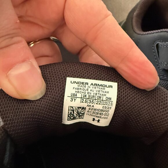 EUC Under Armour Kids Black BPS Assert 10 AC Size 3Y - Picture 7 of 8